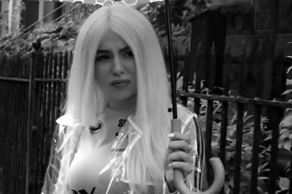 Review Makna Lagu Sweet but Psycho: Manis Gila